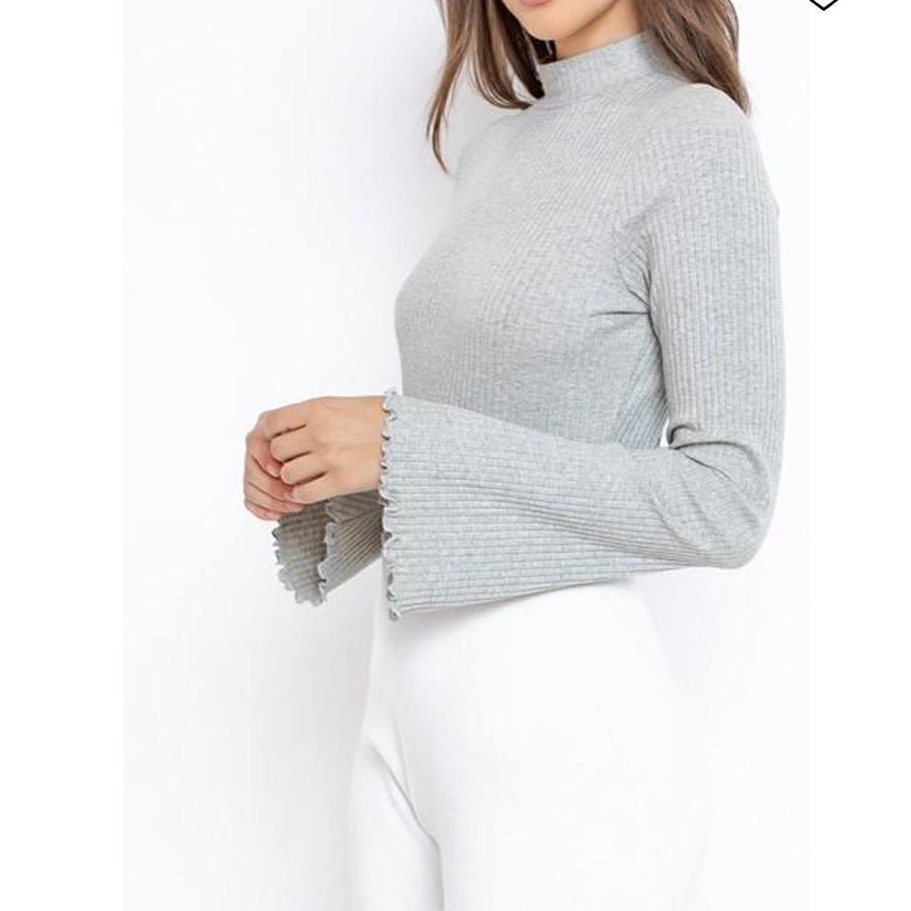 Le Lis Mock Neck Bell Sleeve Grey Bodysuit Women’s Small